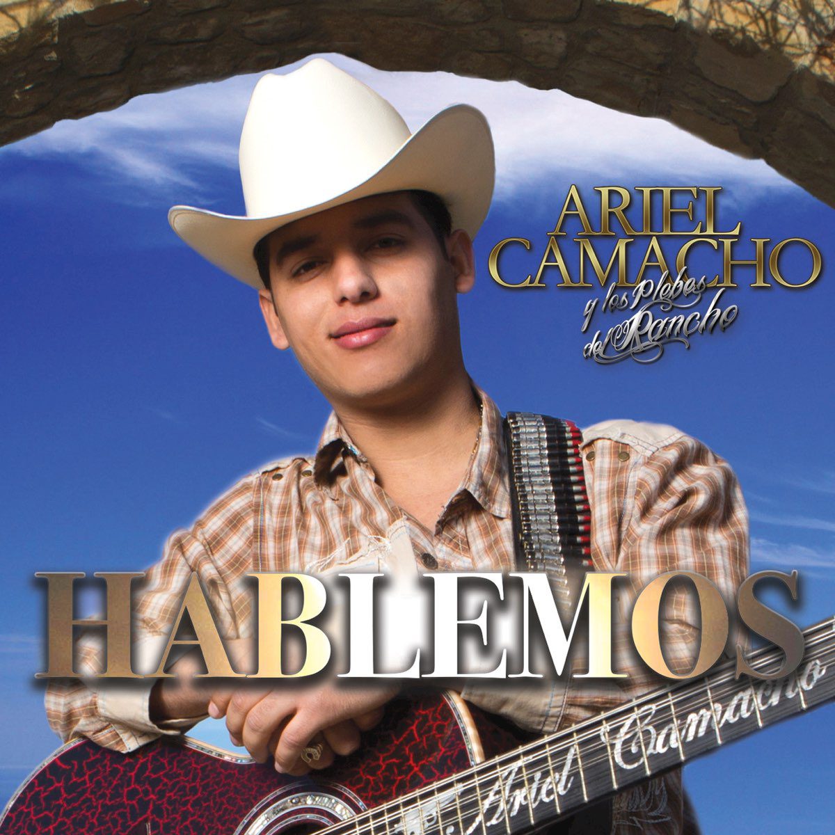 Quién es el cantante de Los Plebes del Rancho de Ariel Camacho 3 Ariel Camacho guitarra y sombrero