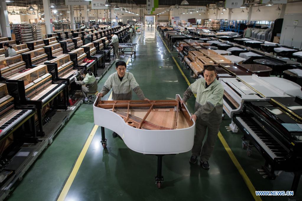 Cómo está hecho el piano 2 ensamblaje de piano en fábrica