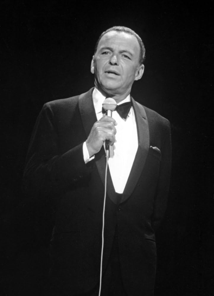 Frank Sinatra micrófono escenario