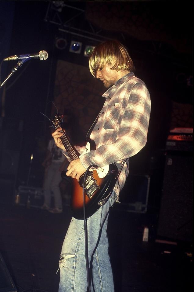 Kurt Cobain 1990s concert