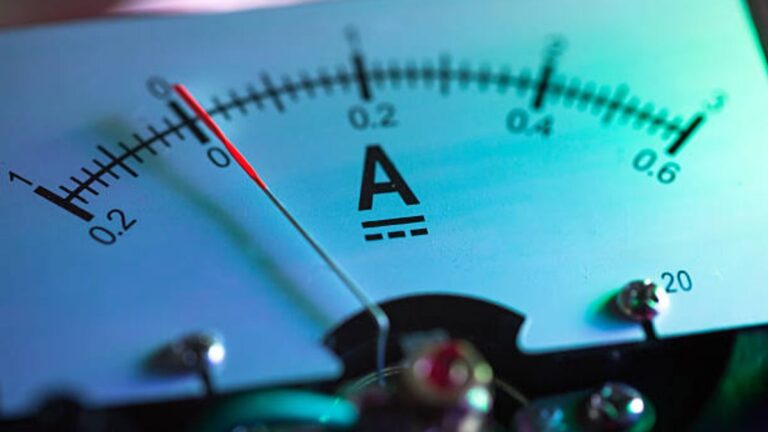 Cómo calcular el amperaje a partir de los watts en un circuito eléctrico 2 Cómo calcular el amperaje a partir de los watts en un circuito eléctrico