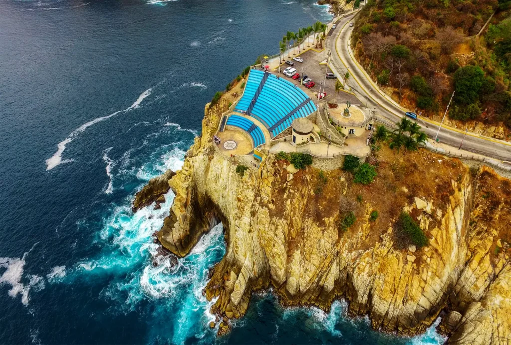 cuales son los horarios y costos para visitar la quebrada en acapulco