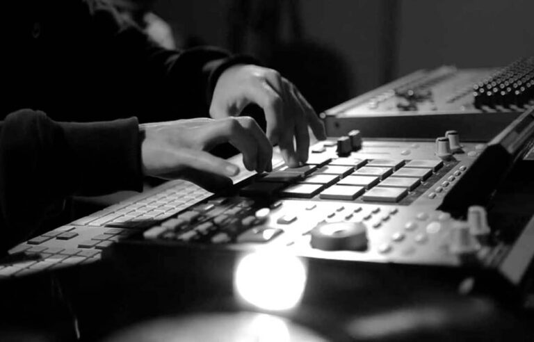 Dónde encontrar pistas de rap hard core para tus proyectos musicales