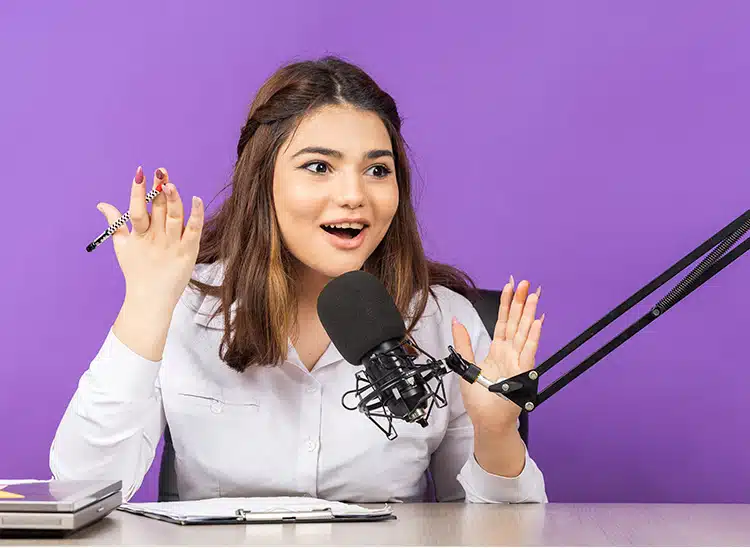 Cantante ejercitando vocalización
