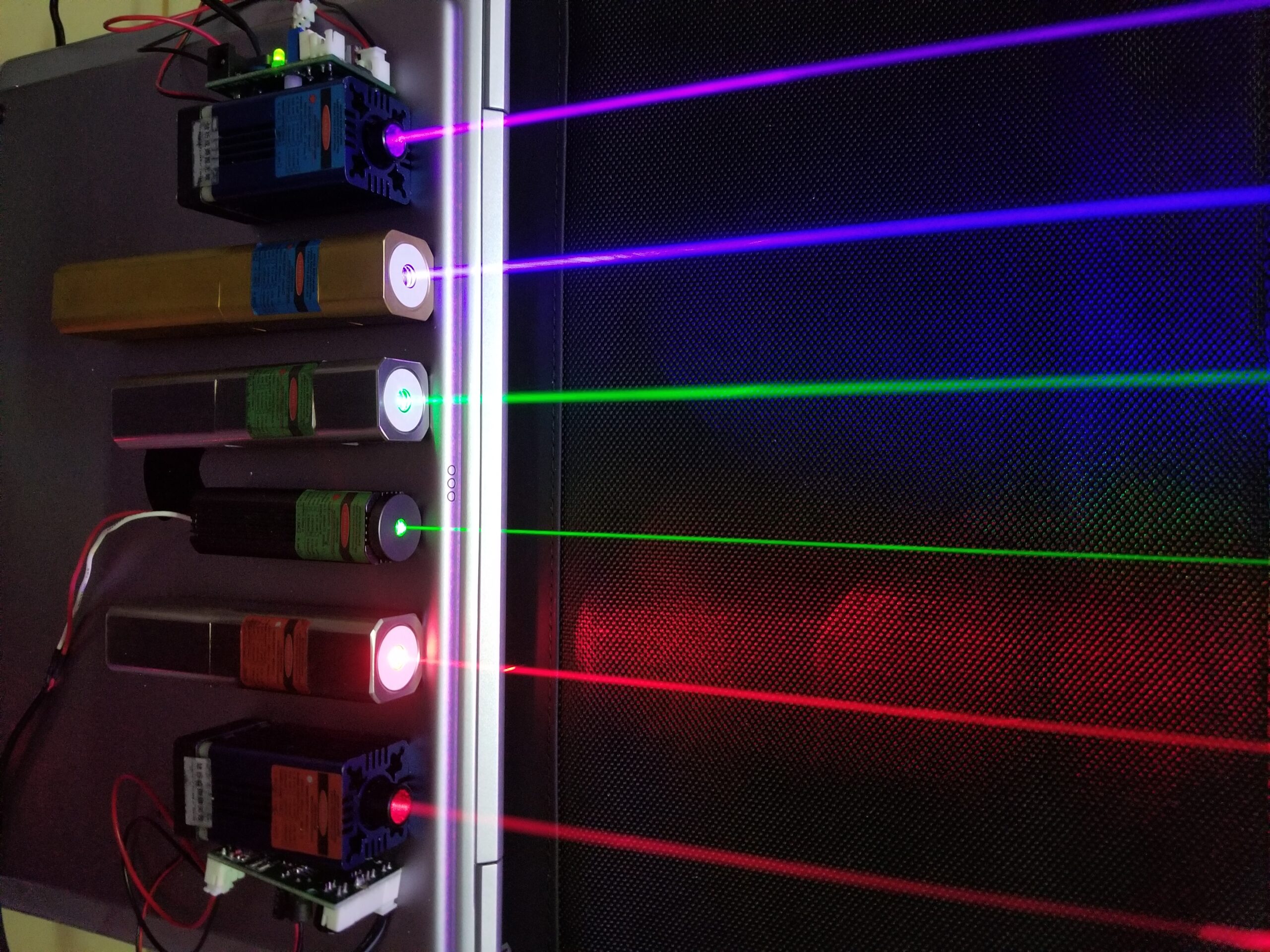Dónde encontrar una espada láser original de Star Wars 1 laser 1 scaled