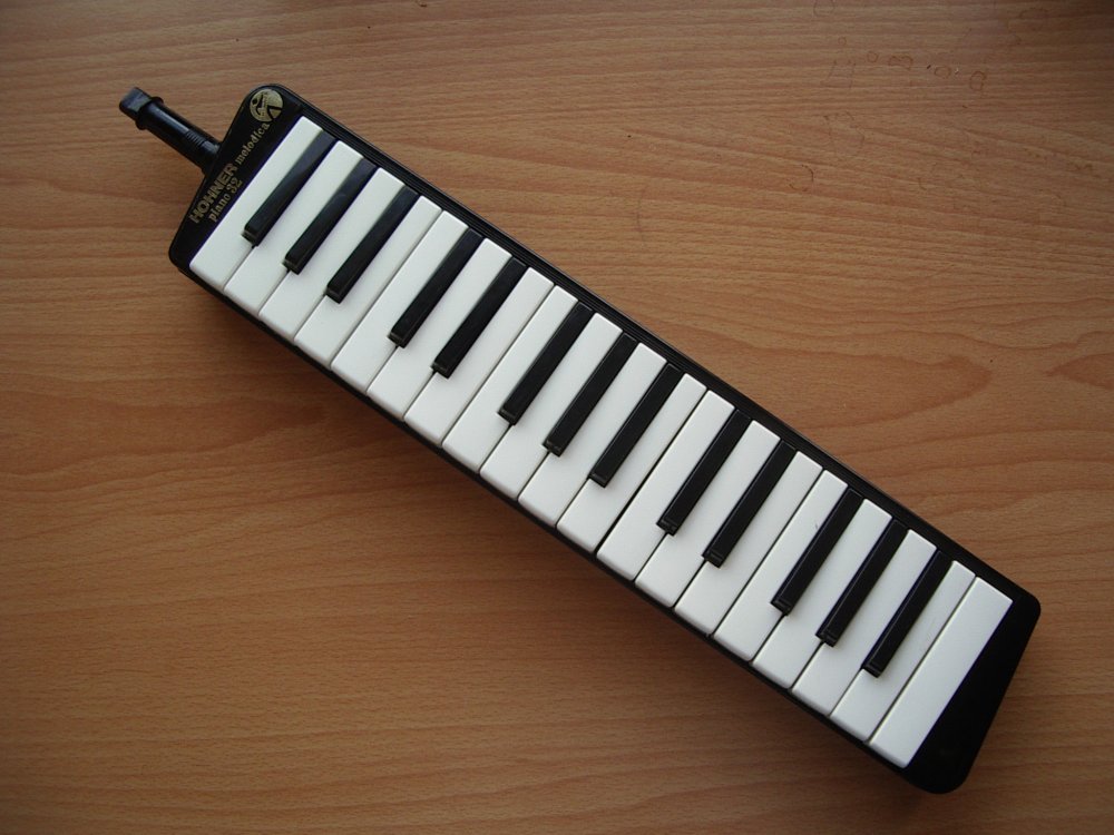 Qué programación ofrece la estación de radio Fórmula Melódica 1 melodica