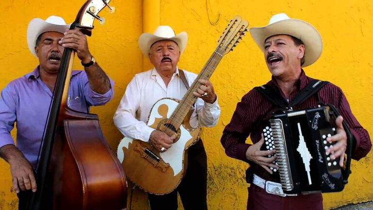 Elementos distintivos de la vestimenta de los músicos norteños 6 Elementos distintivos de la vestimenta de los músicos norteños