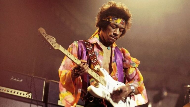 Por qué Jimi Hendrix es famoso por tocar la guitarra con la boca