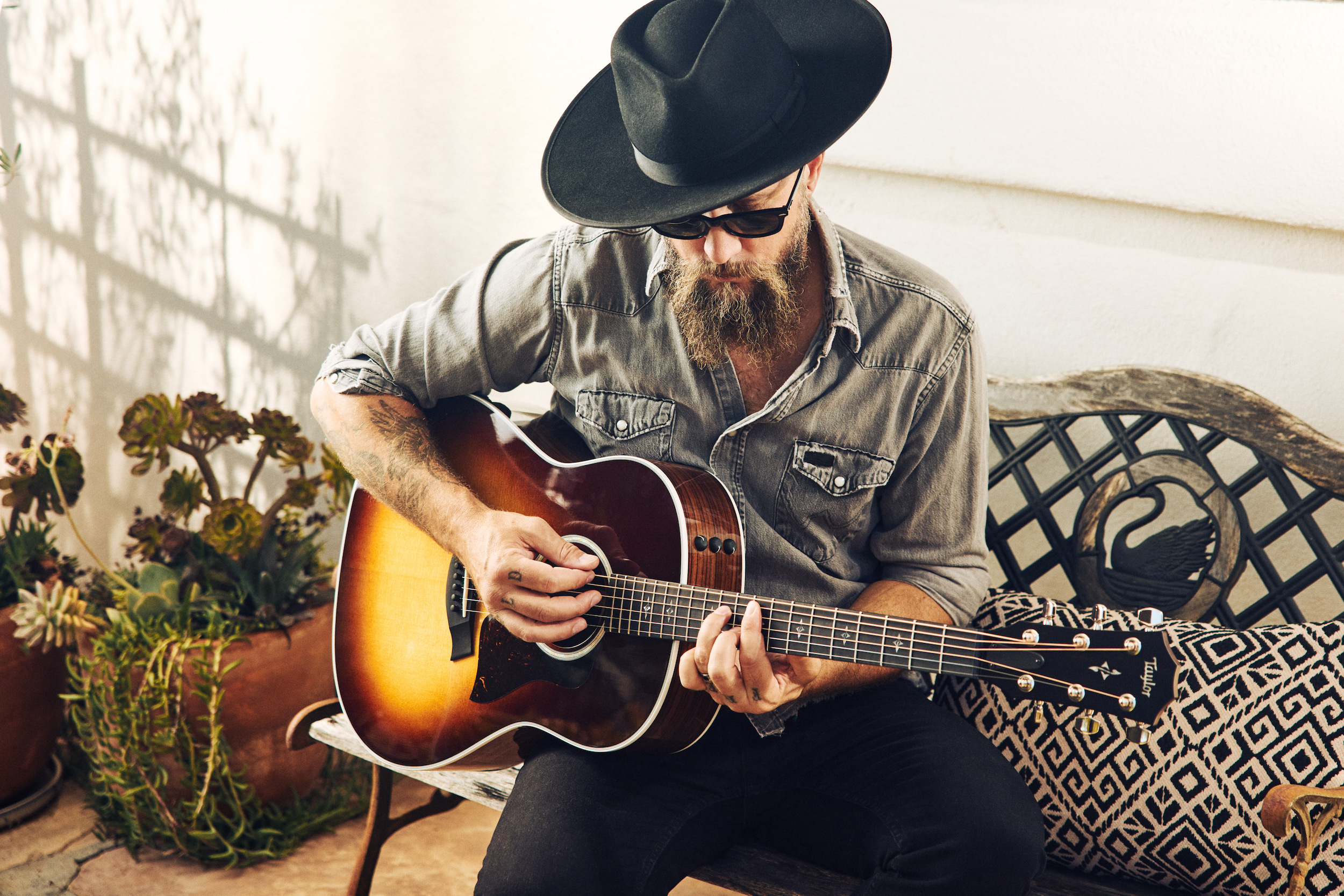 por que las guitarras taylor tienen precios tan altos en el mercado