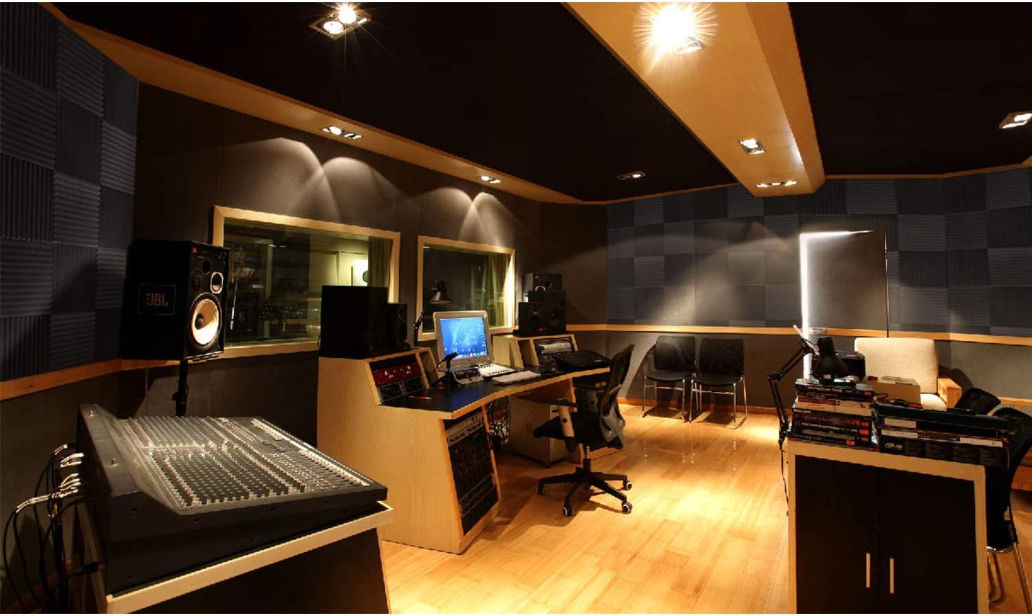 puedes crear un espacio de grabación en casa utilizando ropa y muebles para absorber el sonido y evitar ecos.</p> 1 puedes crear un espacio de grabacion en casa utilizando ropa y muebles para absorber el sonido y evitar ecos